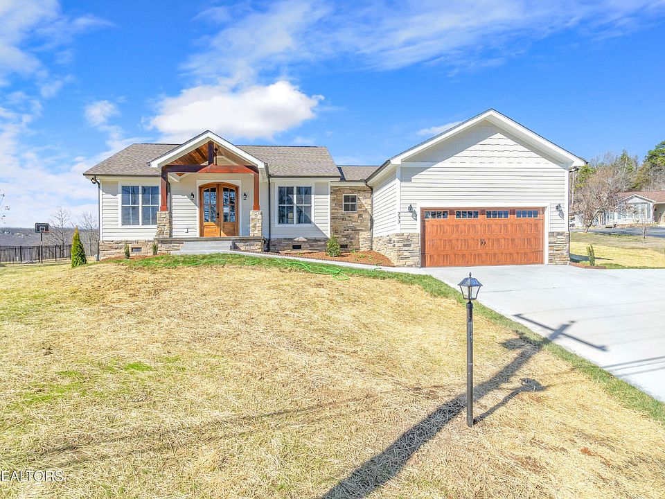 1st image of 233 Highland Dr