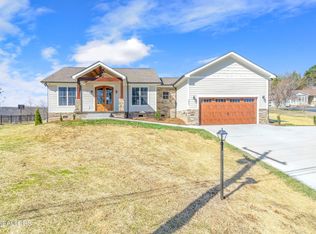 233 Highland Dr, Harriman, TN 37748