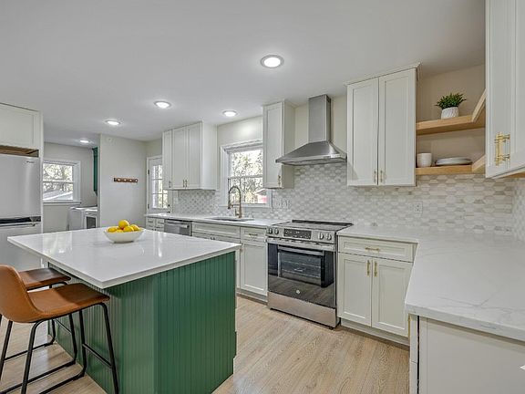 3rd image of 1282 Starline Dr