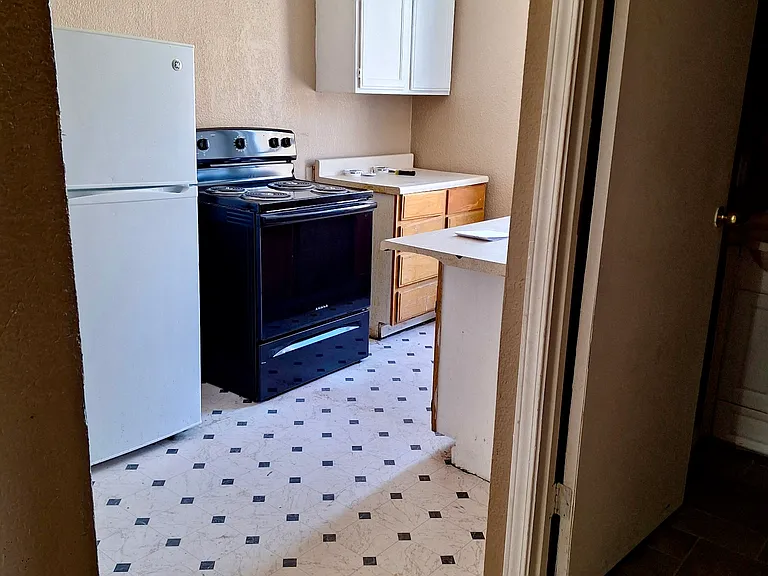 2423 S Niagara St #2 — Photo 5