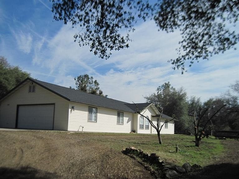 1st image of 33595 Cottontail Ln