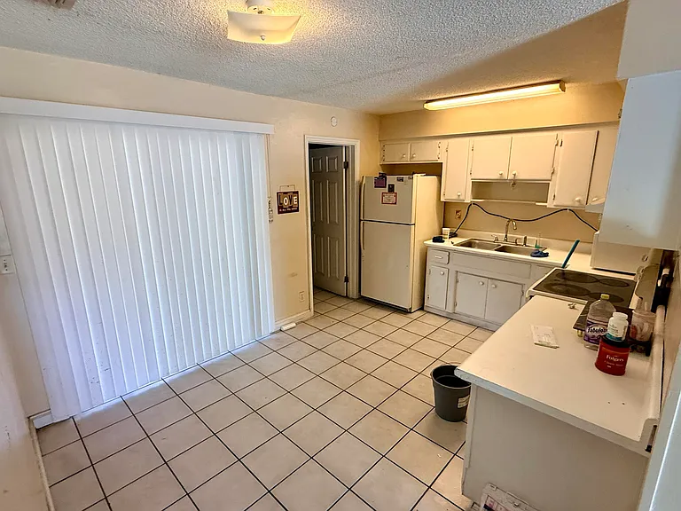 6885 SW 16th Ct — Photo 3