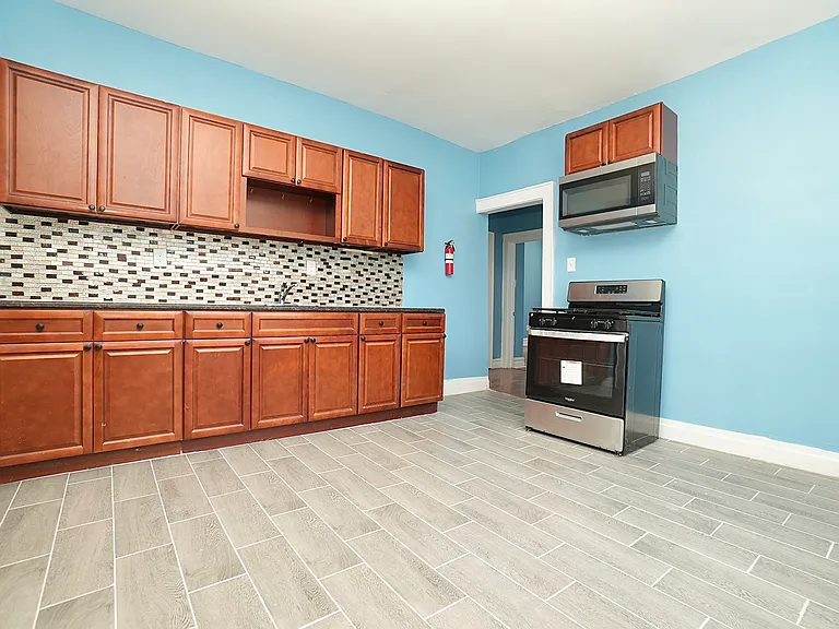 162 W End Ave #2 — Photo 2