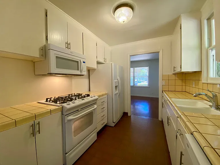260 Colorado Ave — Photo 4