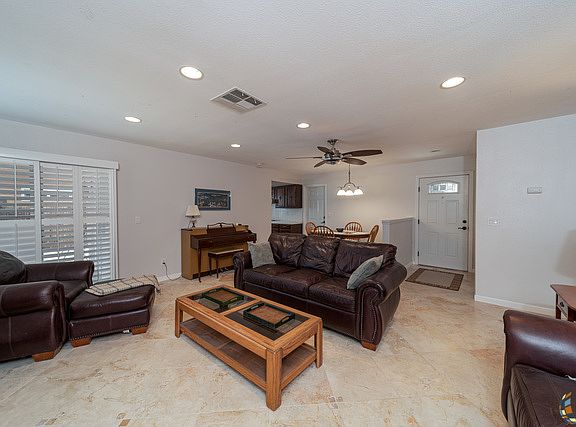3rd image of 2028 Willow Dr