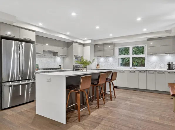 1160 Oxford St #205, White Rock, BC V4B 0B3