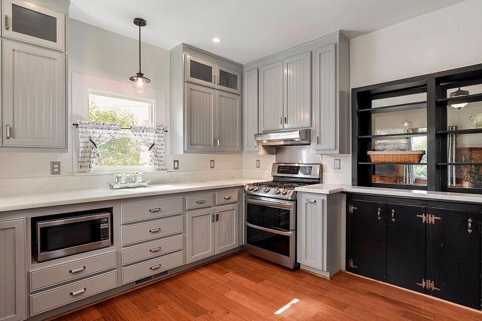 2nd image of 297 Lincoln Way