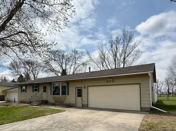 940 Lilac Dr, Sauk Centre, MN 56378