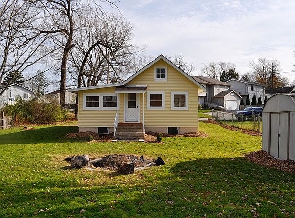 3rd image of 34796 N Holman Ave