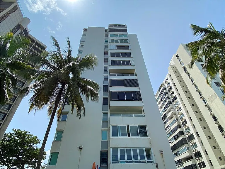 Park Plaza 4429 Ave Isla Verde #12 — Photo 1