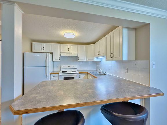 4th image of 1739 Saint Edwards Blvd N #9