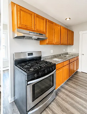 3 bed, 950 sqft, $1,800 — Photo 2