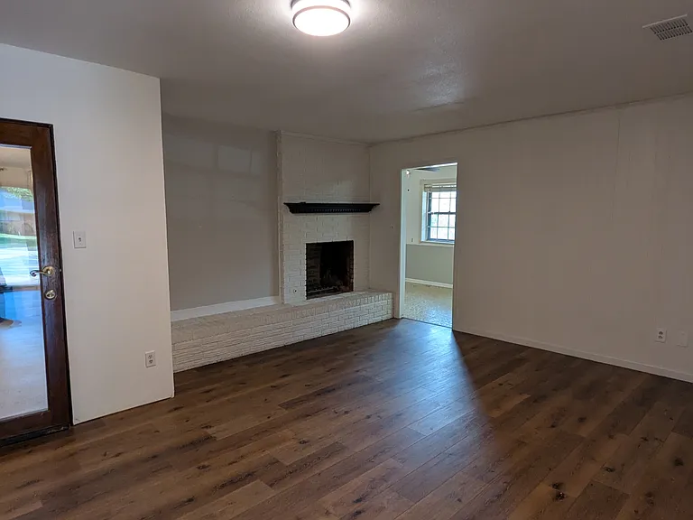 2311 Lange St — Photo 11