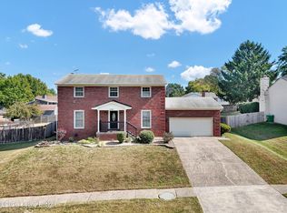 7703 Sunbury Ln, Louisville, KY 40220