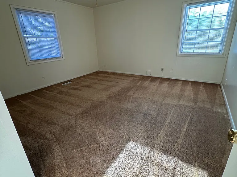 140 Allenwood Rd SW — Photo 3