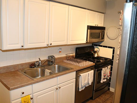3rd image of 9401 Duenke Dr