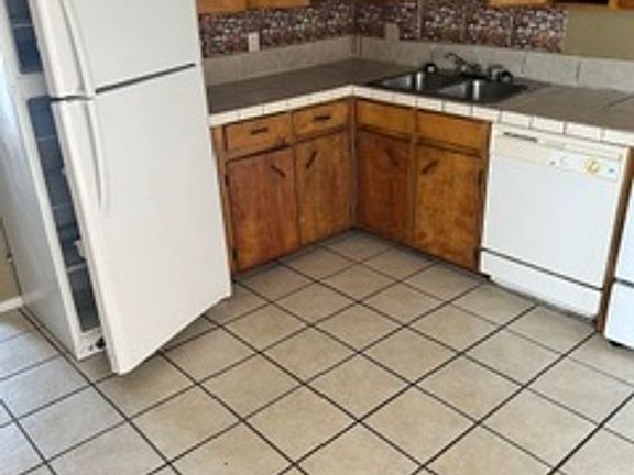3rd image of 1108 Eastside Dr APT B