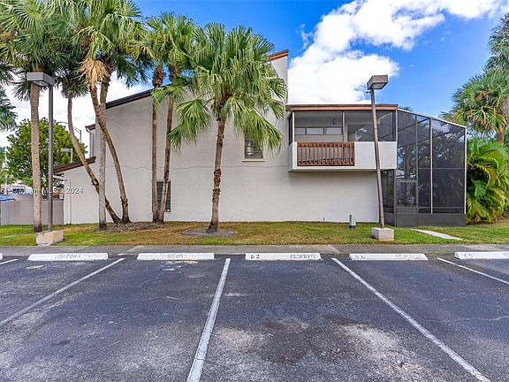 3rd image of 10066 NW 41st St #585