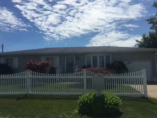 89 Scott Ave, Deer Park, NY 11729