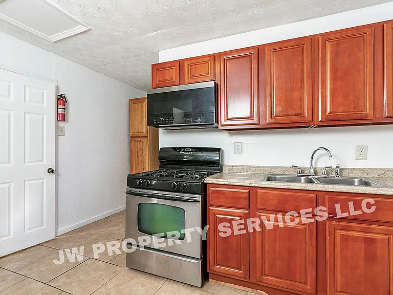 2633 Governor Nicholls — Photo 7