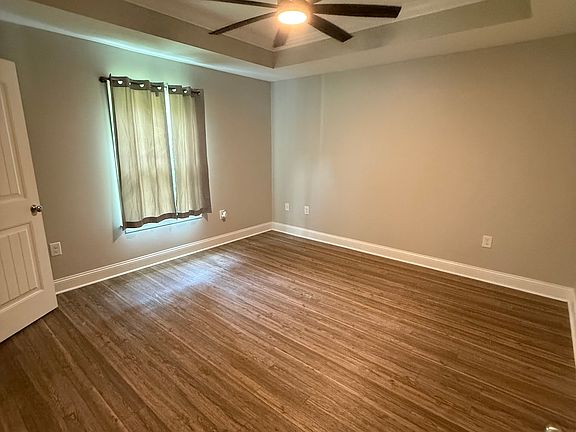 3rd image of 5572 Fern Ridge Rd