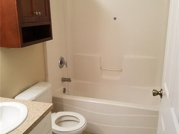 5th image of 4421 26th St SW