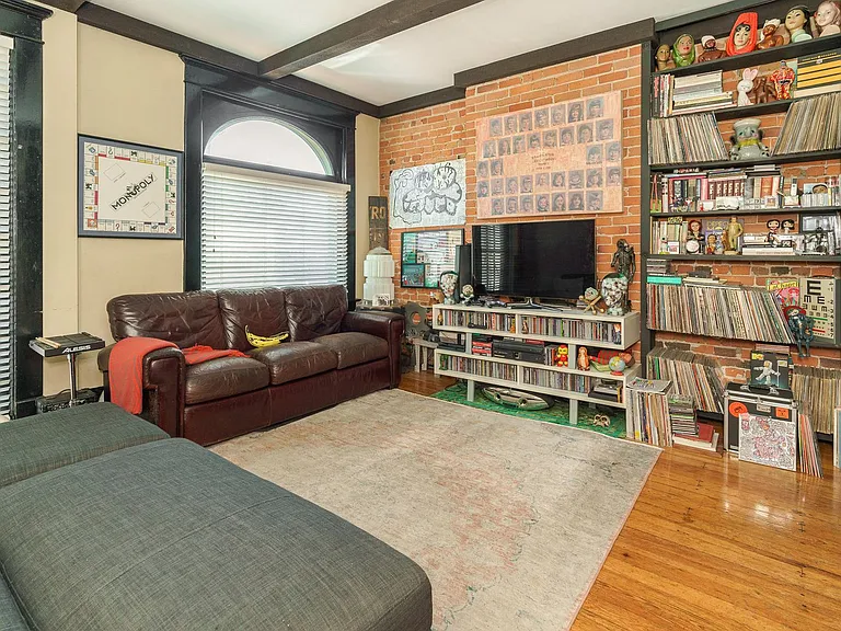 Unique 2 Bedroom in German Village — Photo 39
