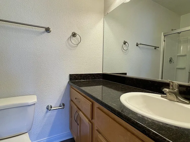 Park Plaza Apartments — Photo 44