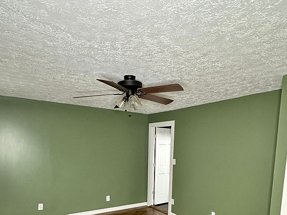 5th image of 119 W Walnut St