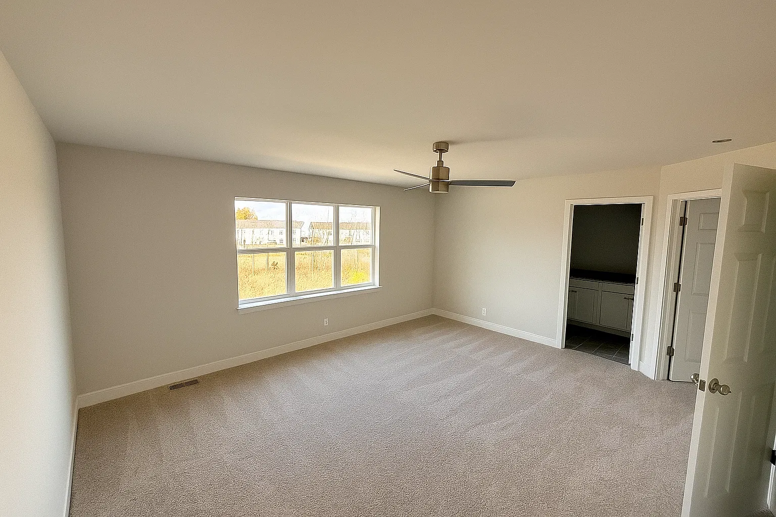 3 bed, 2.5 bath, 1640 sqft, $2,400 — Photo 3