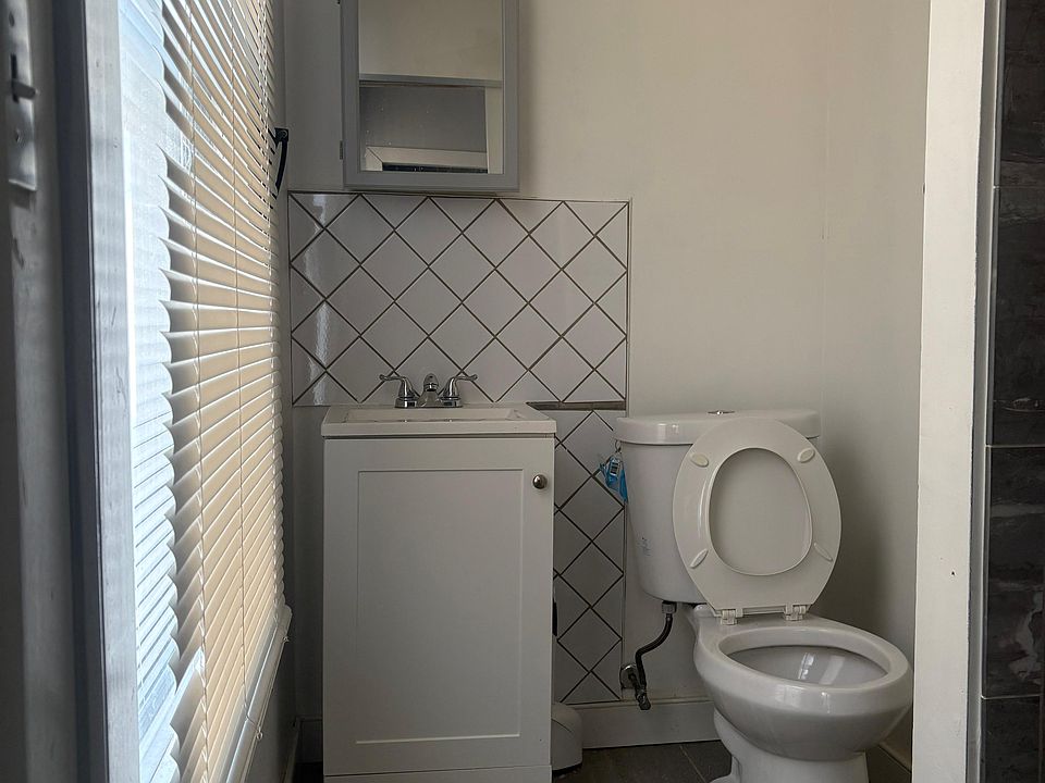 1st image of 12-16 Rosz Pl Floor 12-2