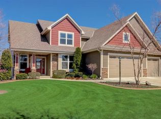 10170 S Barrington Dr, Oak Creek, WI 53154