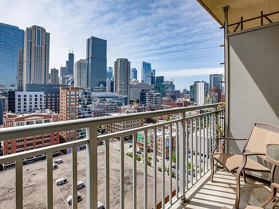 5th image of 600 N Dearborn St APT 1706
