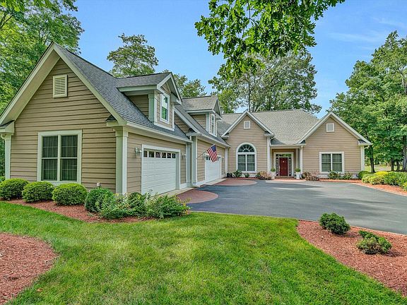 3rd image of 20 Galley Dr
