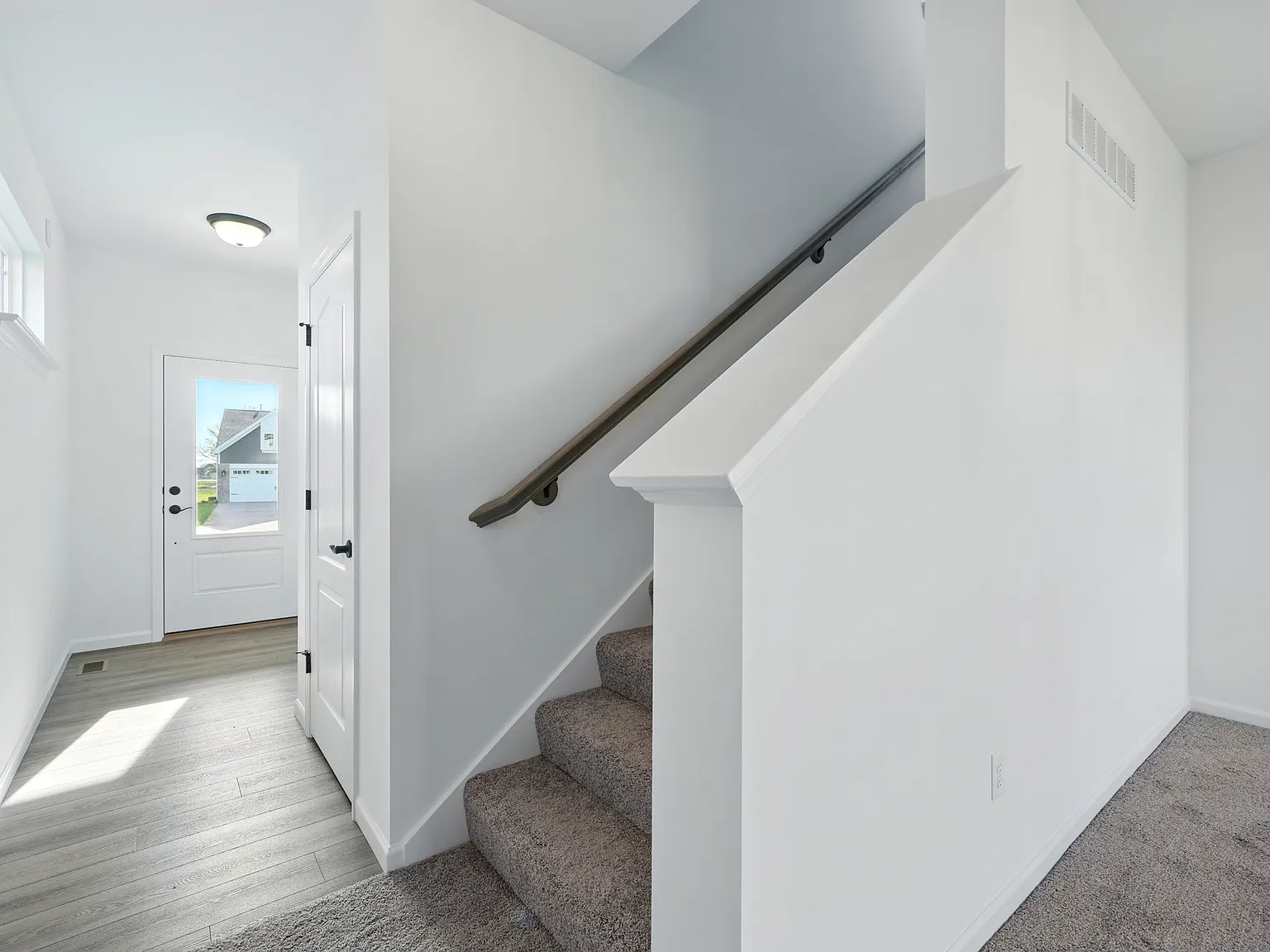 3 bed, 1629 sqft, $2,850 — Photo 3