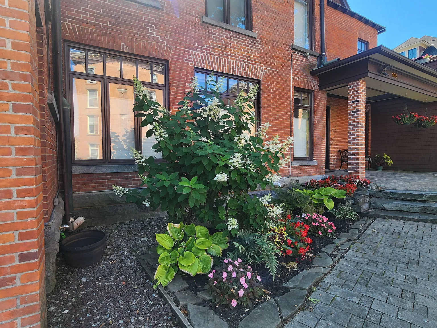 2 bed, 1400 sqft, $3,999 — Photo 3