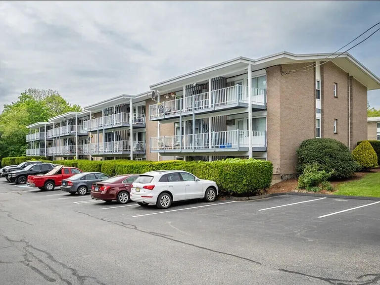 280 Gardner Ave — Photo 2
