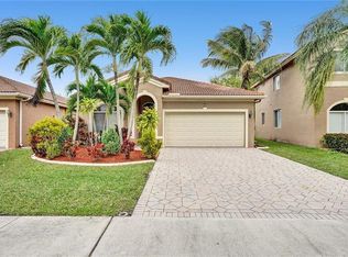 4045 Banyan Trails Dr, Pompano Beach, FL 33073