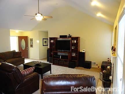 4th image of 101 Willis Dr