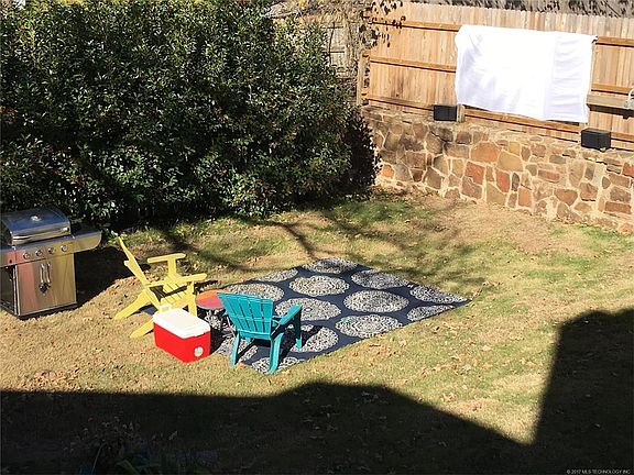 4th image of 18661 Woodbriar Ln