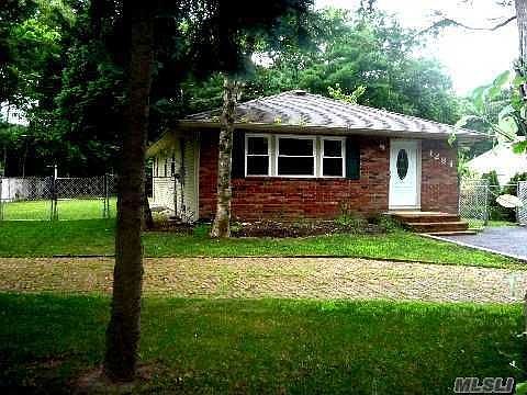 Great ranch in Hauppauge