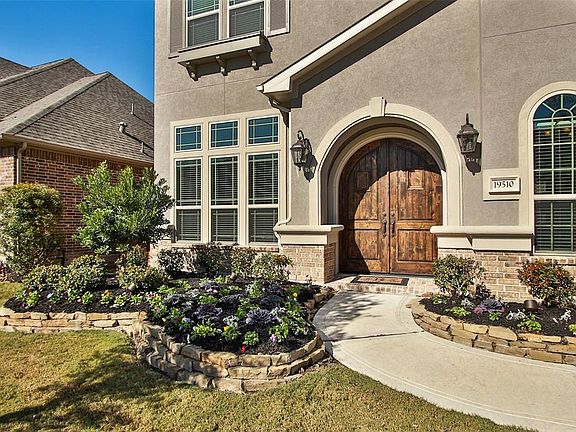 2nd image of 19510 Meadow Lakes Dr