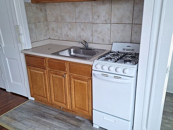 4th image of 1160-1180 Stratford Ave #1160-A6