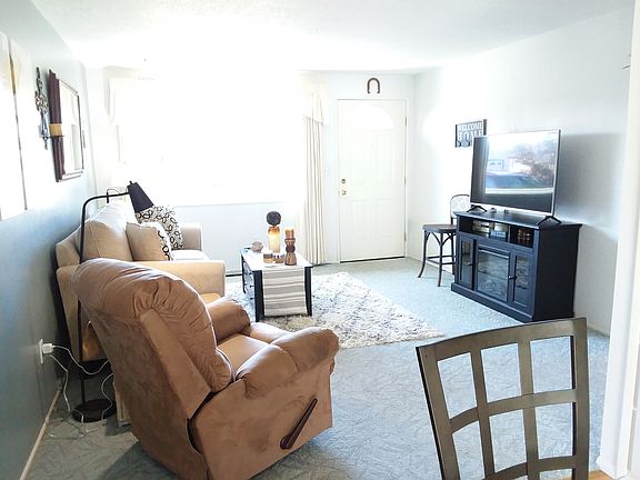 Living Room / Front Door