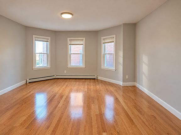 5th image of 29 Waverly St #1