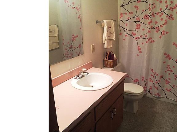 4th image of 142 N Linden Ave APT 201