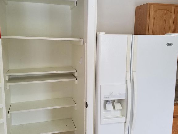 Convenient food pantry 