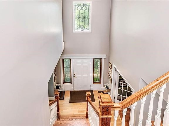 3rd image of 155 Summerlawn Dr