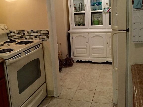 Kitchen to side entry