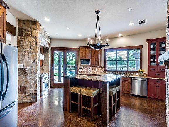 5th image of 4702 Sycamore Ln